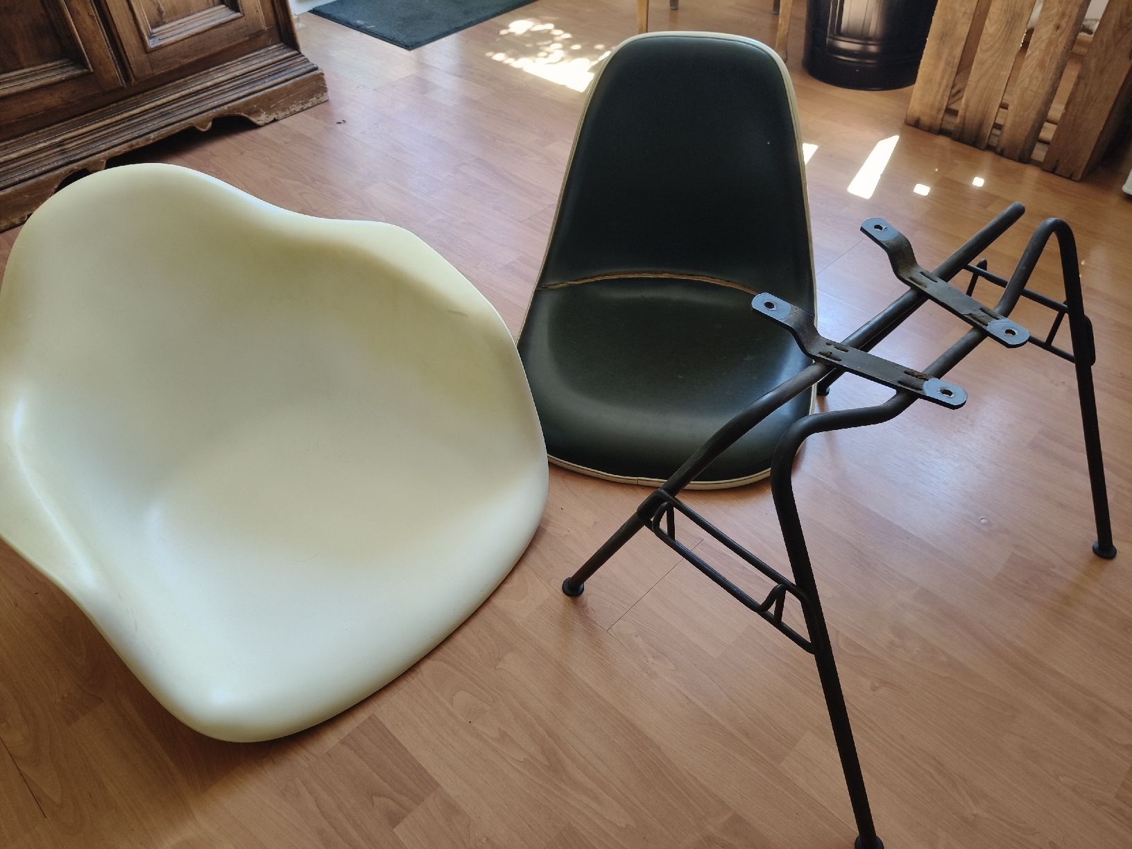 Vitra Poltrone: 3x Vitra zu verkaufen, zweimal eine Schale – Usato da Zürich venduto da FlorinGasser