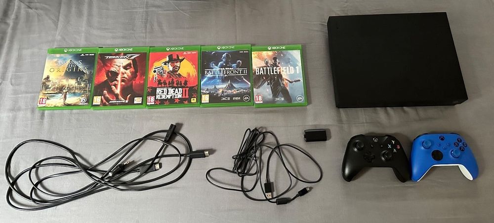 Xbox one s + manette + câble + 8 jeux - Consoles