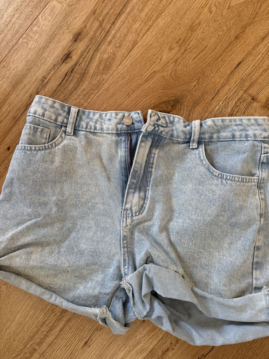 Shein Jeans: Jeans Shorts XL Hellblau – Usato da Hüttwilen venduto da sar_8gj7