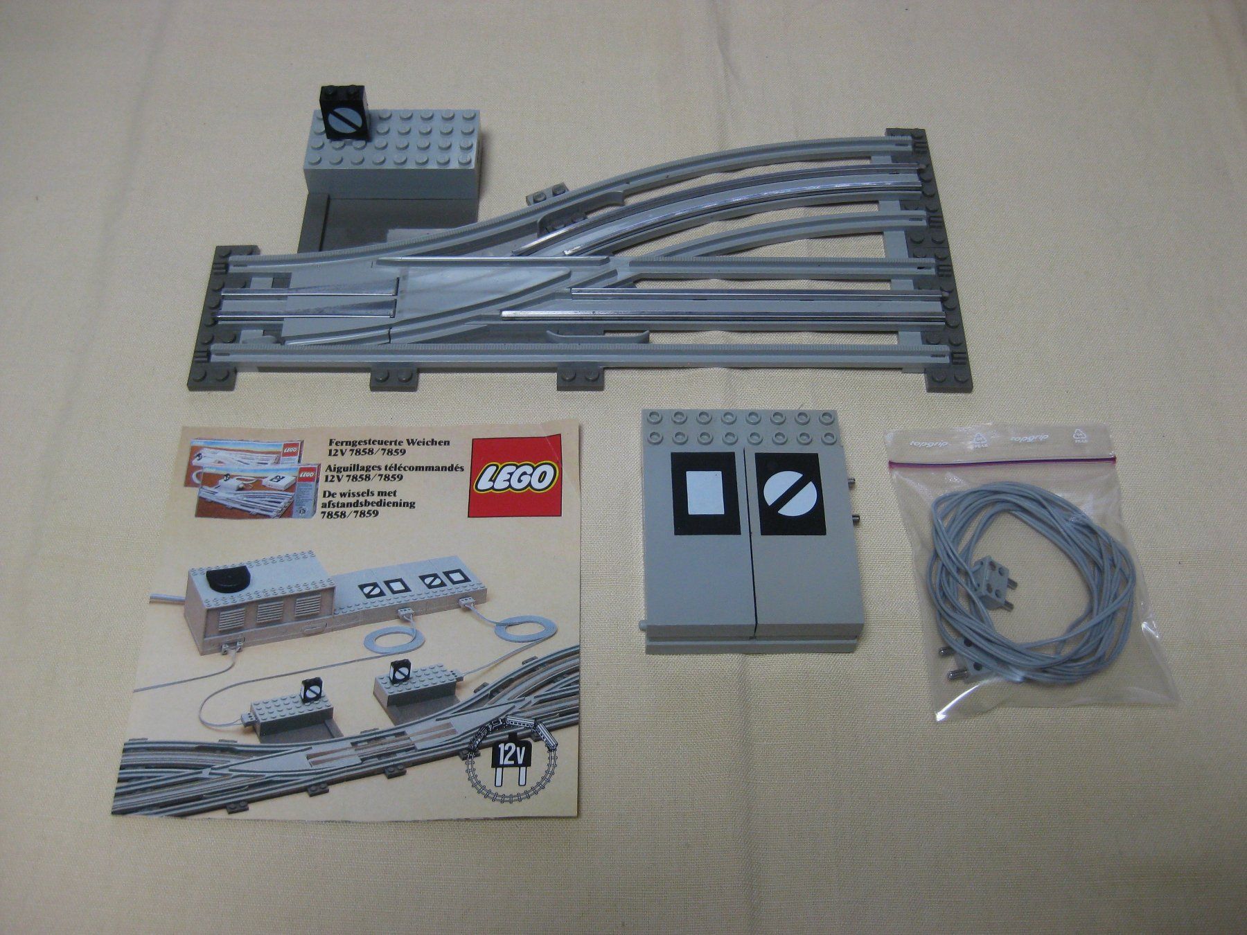 Lego Kit di costruzioni: LEGO System 7859 Eisenbahn Ferngesteuert Weiche 12V – Usato da Münchenbuchsee venduto da suisse-schweiz