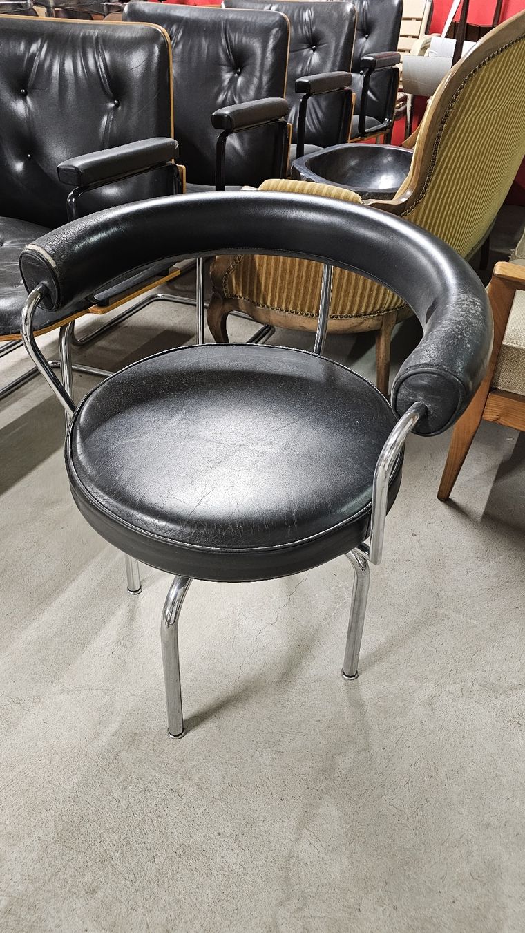 Cassina Fauteuils: Le Corbusier LC7 Cassina – D'occasion à Rheinfelden par Moeoep