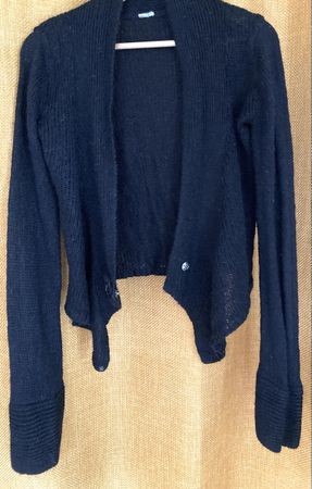 Gilet noir laine et polyester à coupe originale