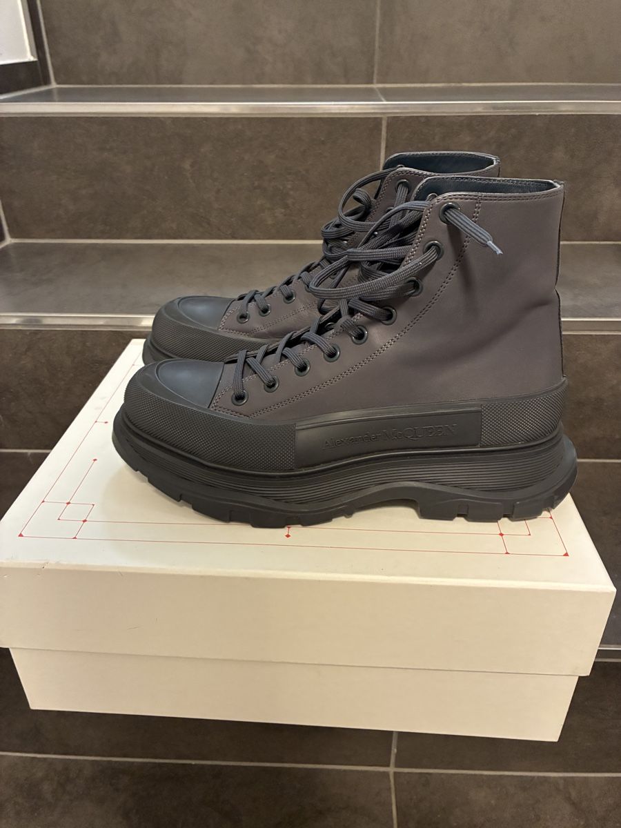 Alexander Mcqueen Scarpe da uomo: Alexander McQueen Tread Slick Boots, Grösse 44 – Usato da Liestal venduto da oro_g