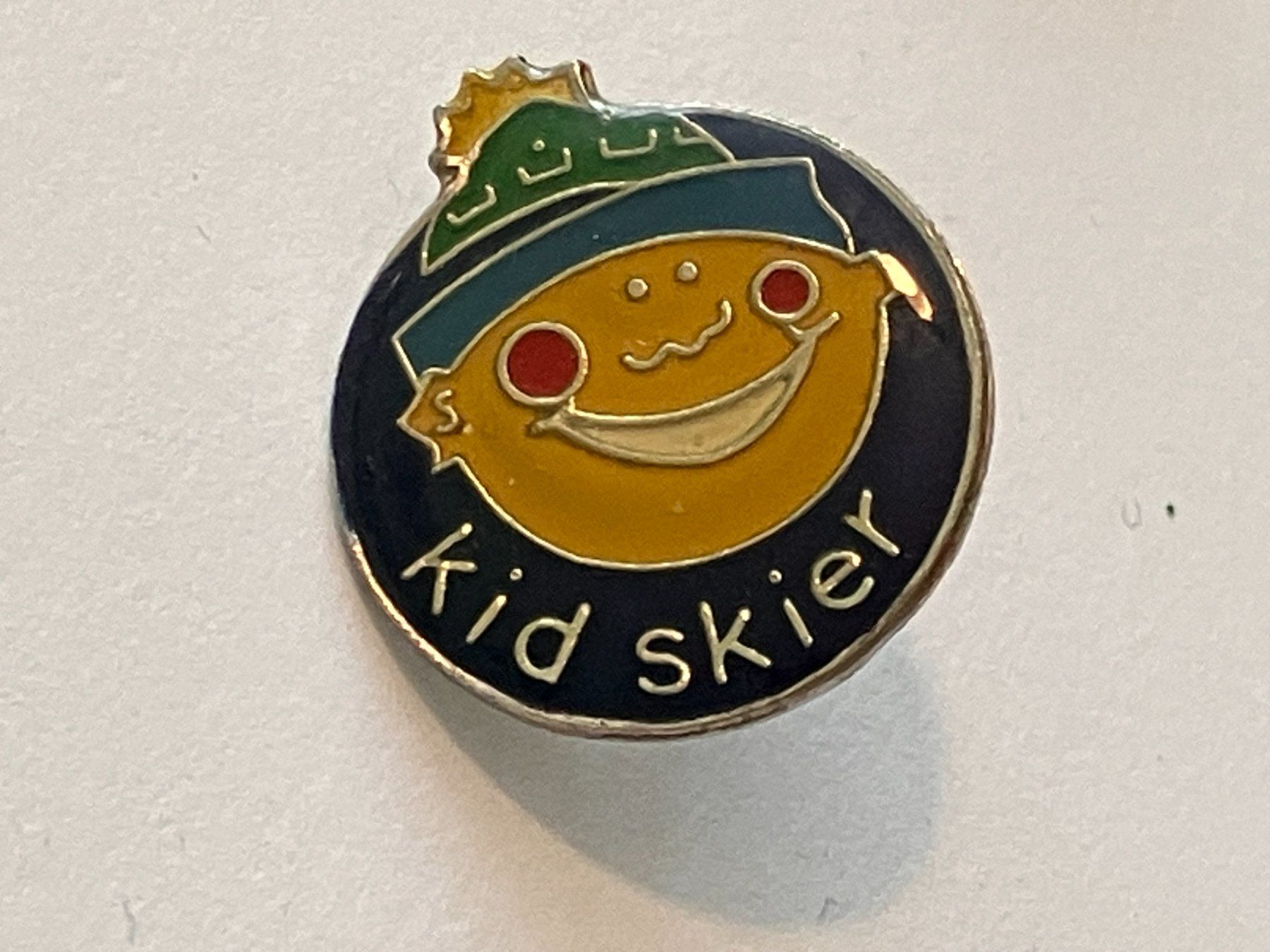 Placchette & Badge: 1 Pin Kid Skier – Usato da Basel venduto da djwwpp