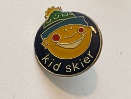 1 Pin Kid Skier