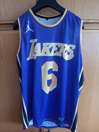 Jersey Lakers James
