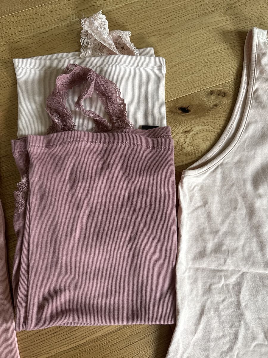 Top: 4 Träger-Tops / Achselshirts L/XL – Nuovo (secondo la descrizione) da Wädenswil venduto da dorodi 1
