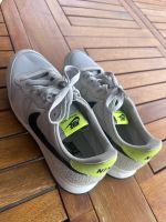 Baskets Nike Internationalist gris taille 41 état bon