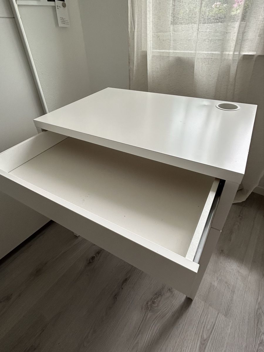 Bureaux: Bureau Ikea – D'occasion à Tramelan par decadeco 1