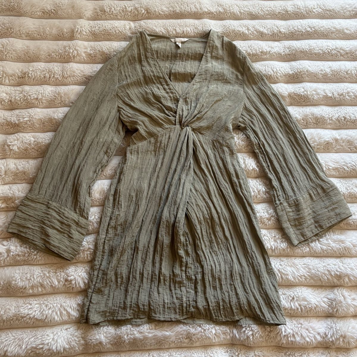 H&M Vestiti: Olive Kleid – Nuovo (secondo la descrizione) da Birmensdorf ZH venduto da Soo-Young01