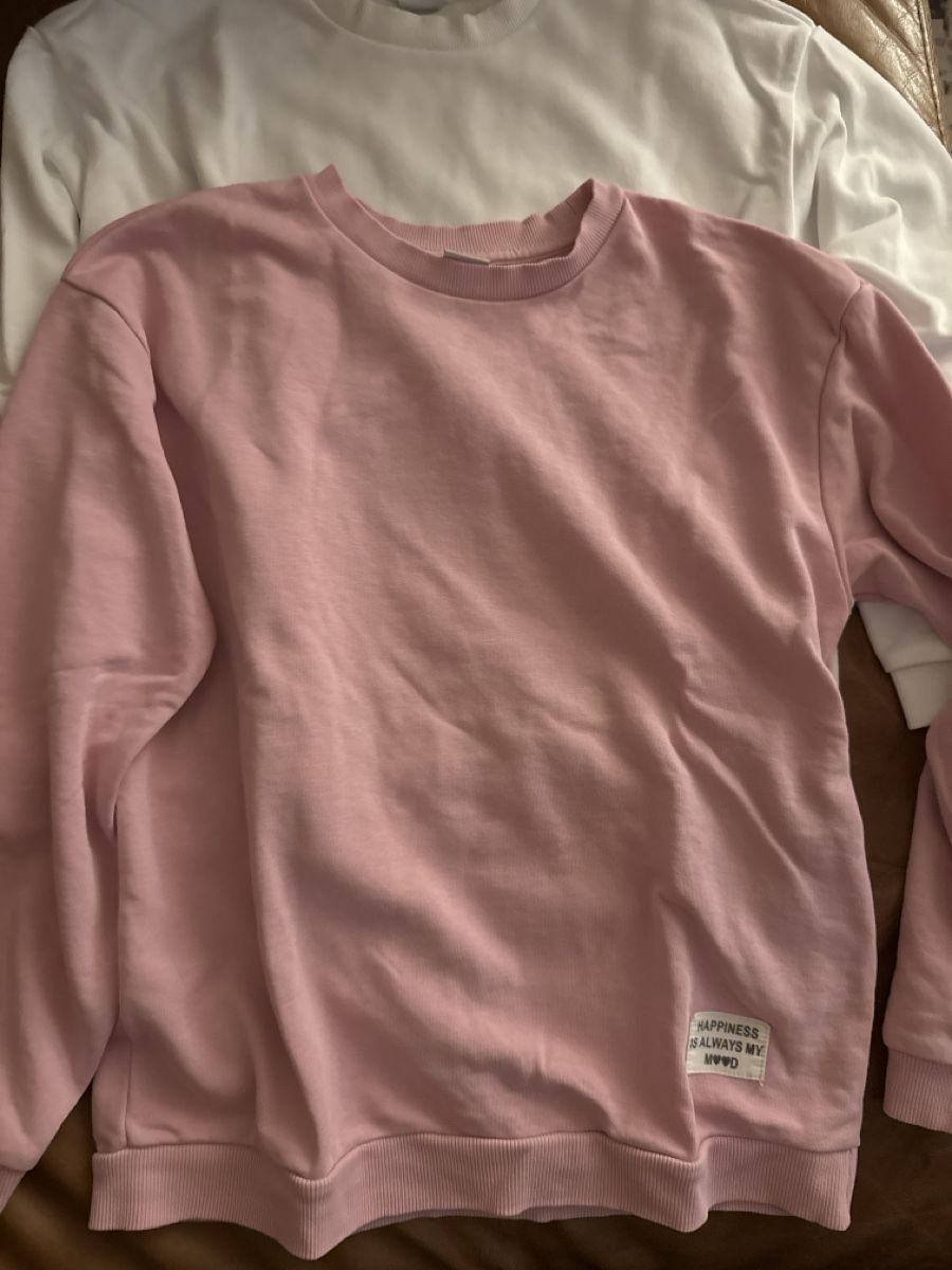 Pulls et sweat-shirts: 2er Set Basic Pullover, Grösse 140-146, Top Zustan – D'occasion à Spreitenbach par BIH2005 1