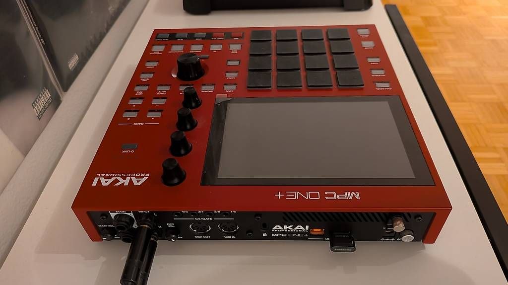 Akai Musikinstrumente: MPC One + Akai – Gebraucht aus Bern von Oli_4er 2