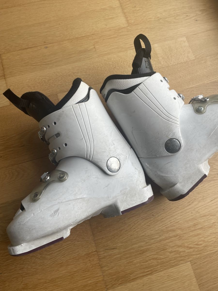 Scarpe per ragazze: Skischuhe Atomic Mädchen Gr. 22.0/22.5 – Usato da Murten venduto da bobby99777744 2