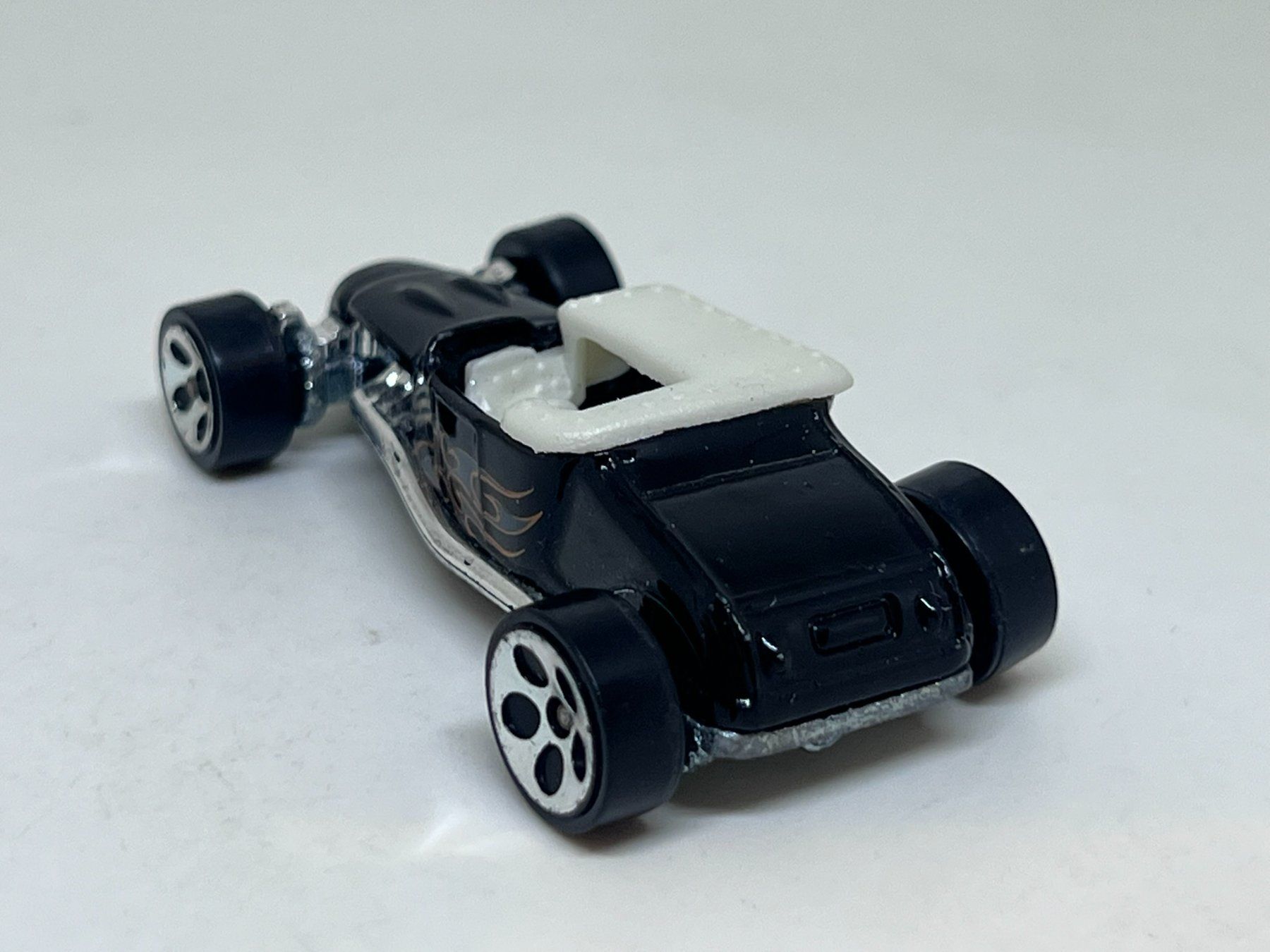 Hot Wheels Modellini d'auto: Hot Wheels Track T #555 – Usato da Wildegg venduto da LaaBoutique 2