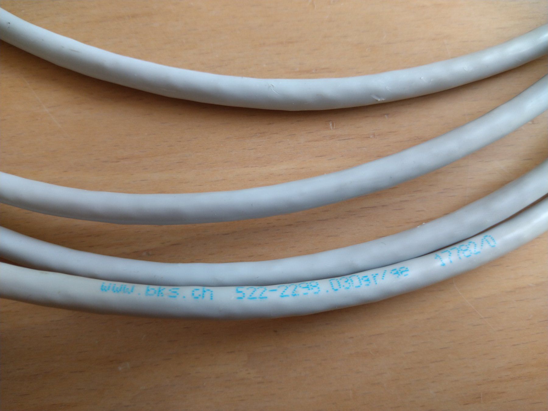 BKS Cavi: BKS Homenet Gigabit Ethernet Patchkabel 3 m lang, grau – Usato da Winznau venduto da Cassjopaya 1