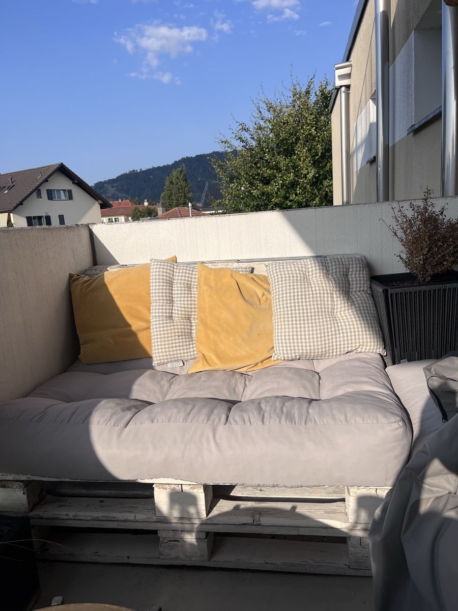 Paletten: Palette mit Kissen – Gebraucht aus Thun von fra_j2py