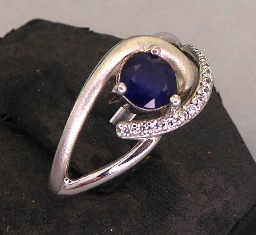 Bagues: Ring 925 Silber rhodiniert, mit echtem blauem Spinel – D'occasion à Muri AG par Lineli2020 2