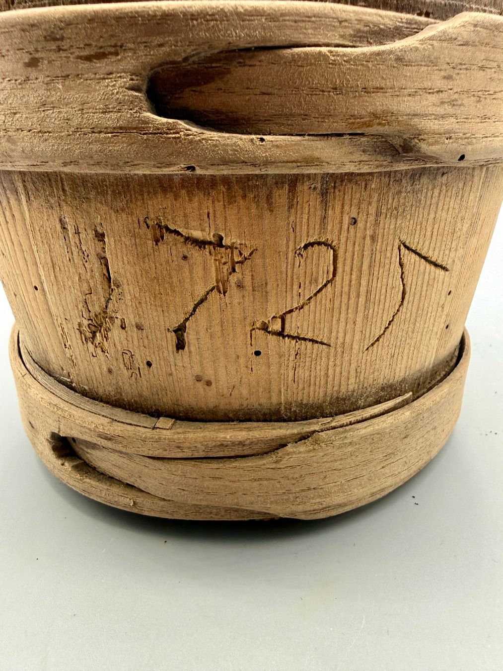 Sonstiges für Haushalt & Wohnen: Antikes Holzgefäss datiert 1725 – Gebraucht aus Ueberstorf von Brocandi 4