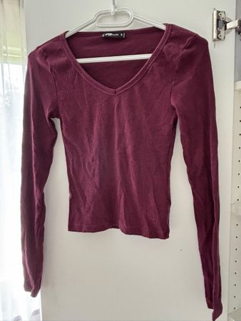 Ripp-Shirt mit V-Ausschnitt bordeaux Grösse S NEU