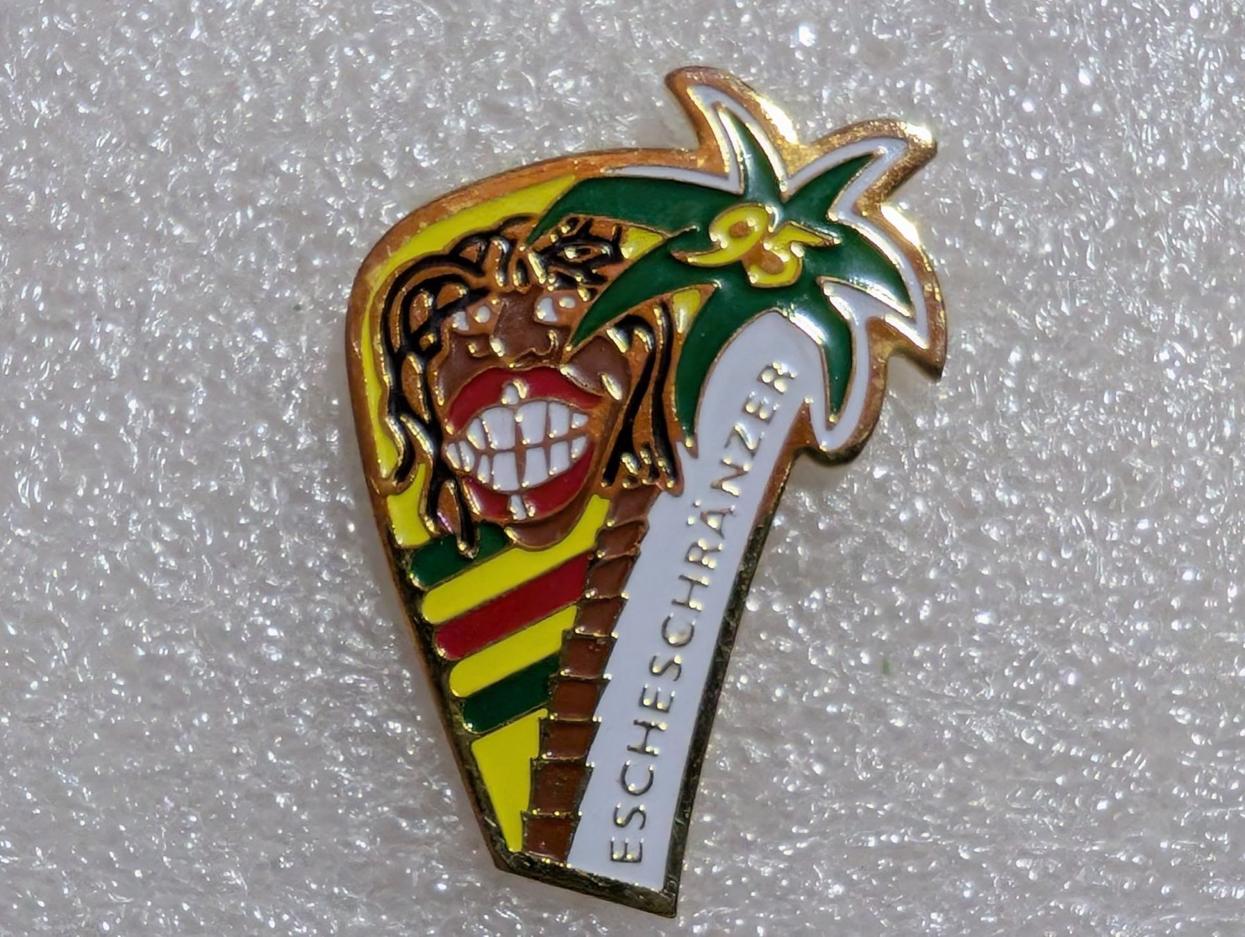 Placchette & Badge: Ansteckpin 281: Escheschränzer  – Usato da Oppligen venduto da Pin-Fall-Shop