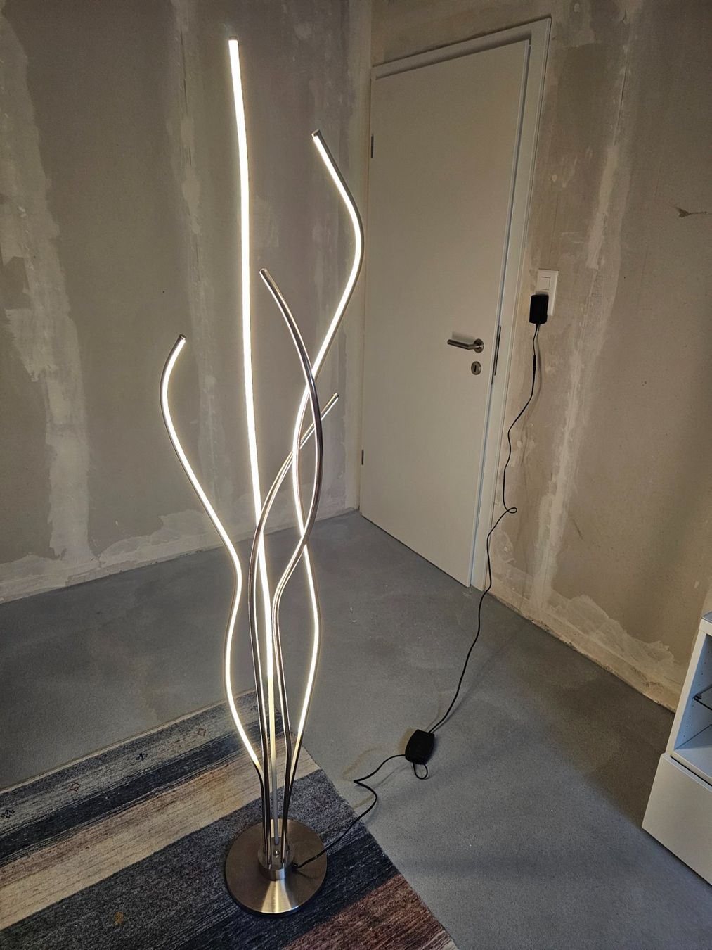 Lampes: Moderne LED-Stehleuchte - sehr hell und dimmbar – D'occasion à Seengen par DorisAlias