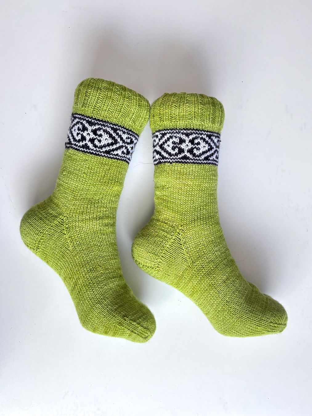 Calze: Handgestrickte Socken mit Einstrickmuster Grösse 38/39 – Nuovo e nell'imballaggio originale da Fislisbach venduto da handglismet 2