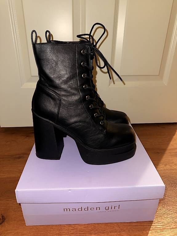 Chaussures femmes: Steve Madden Plateau Boots schwarz Gr. 39 – D'occasion à Arlesheim par schoop. 3