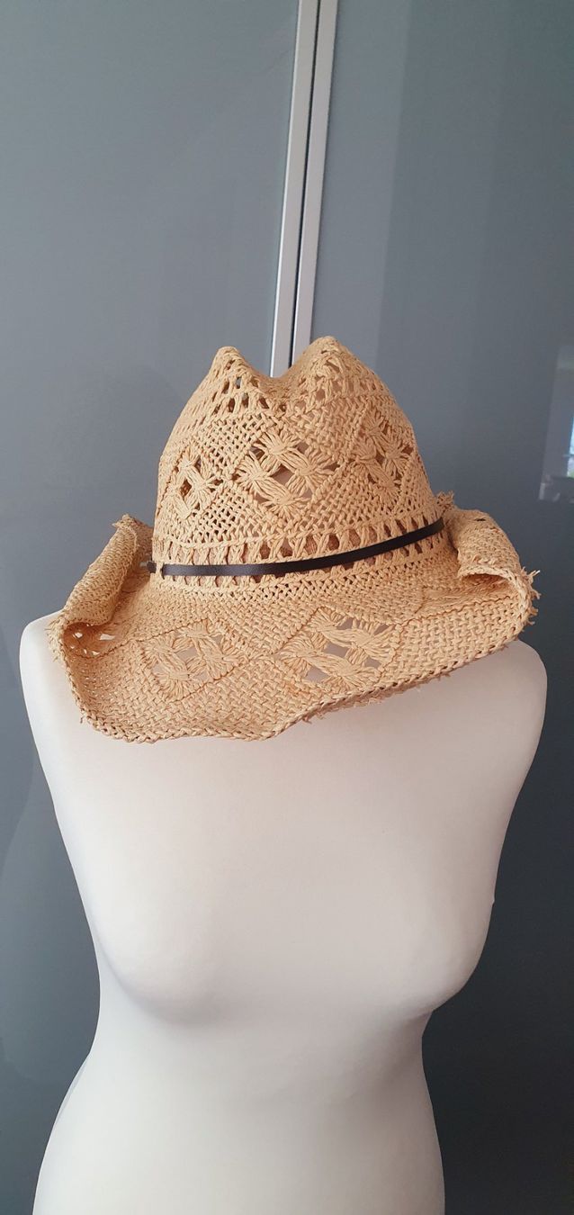 Copricapi, berretti & cappellini: Sommerhut luftig Bootik – Usato da Stansstad venduto da InStyle8 6
