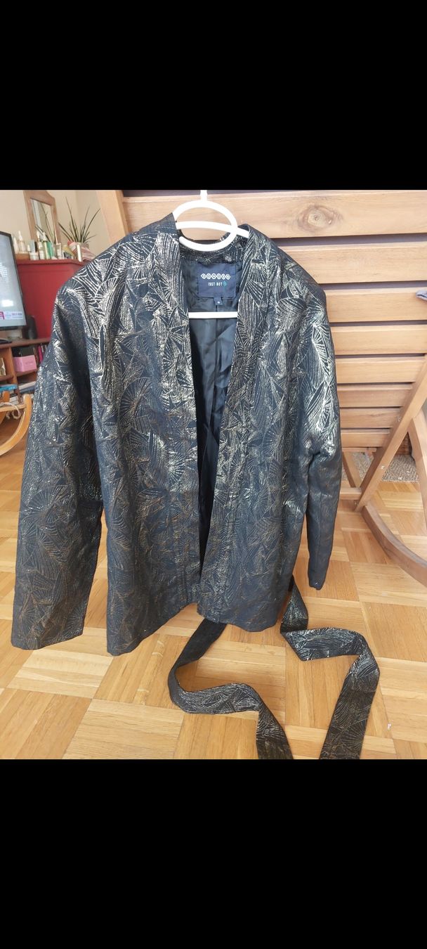 Arte internazionale: Kimono noir à dorures Bonobo – Usato da Avully venduto da jul_n8zt 4