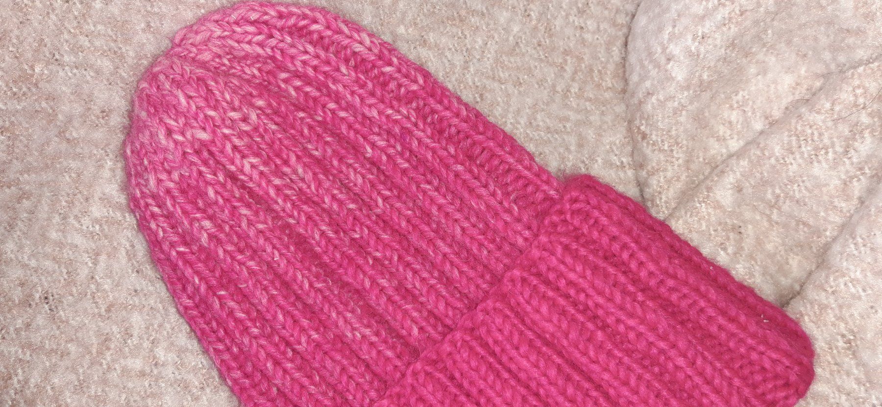 Copricapi, berretti & cappellini: Handgestrickte Wintermütze "Himbeere" – Nuovo e nell'imballaggio originale da Doppleschwand venduto da FraeuleinKarotte 1
