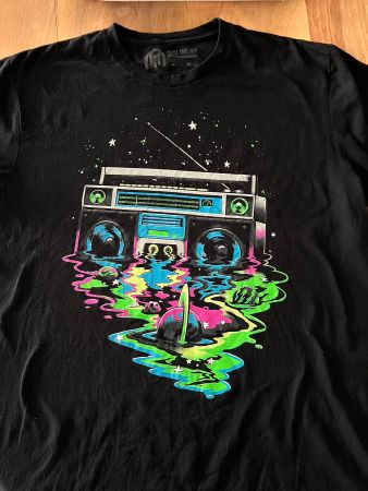Cosmic Beats T-Shirt von Into the AM, XL, Top Zustand!