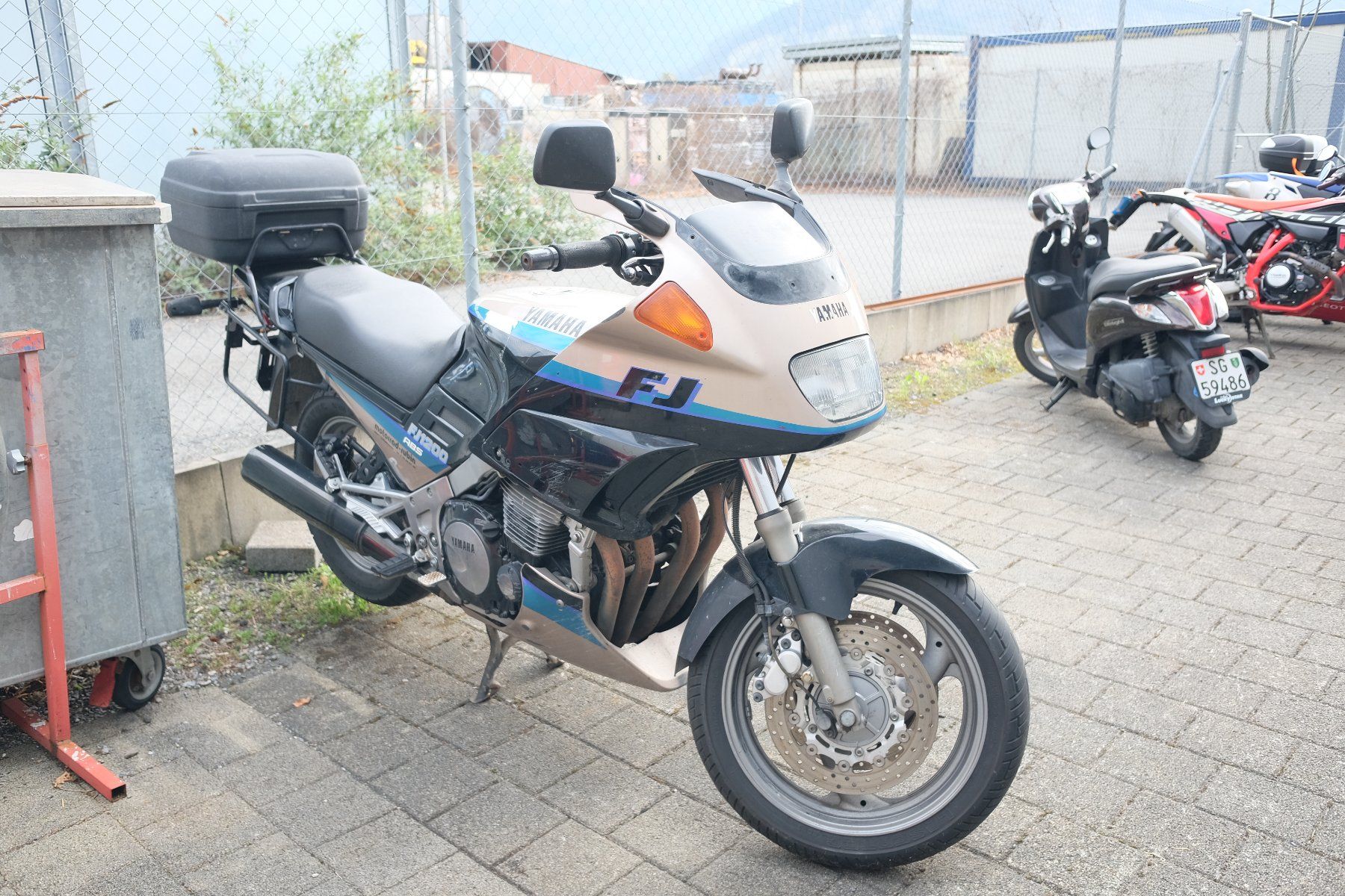 Yamaha Touring: Yamaha FJ1200 Teilespender – Usato da Sargans venduto da pirelli146 2