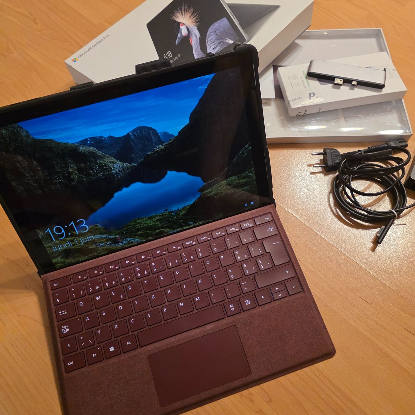 Microsoft Tablet PC: Microsoft Surface Pro 12.3" i5 / 8Go / 128Go + accessoires – Usato da Yverdon-les-Bains venduto da rogi80