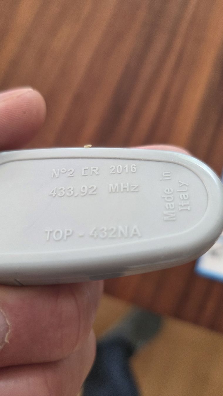 Sonstiges Elektromaterial: Sender / Toröffner – Neu (gemäss Beschreibung) aus Zürich von Matba 3