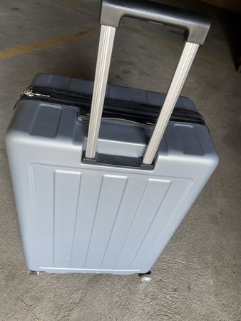 Neuwertiger Koffer Trolley Hartschale Silber Top Zustand!