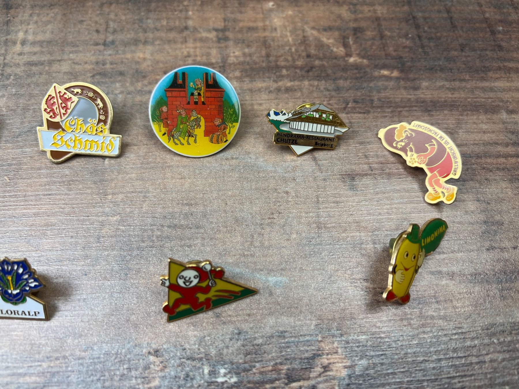 Broschen & Nadeln: Pin Sammlung Lebensmittel Marken etc. 4 – Gebraucht aus Hallau von R.R.91 2