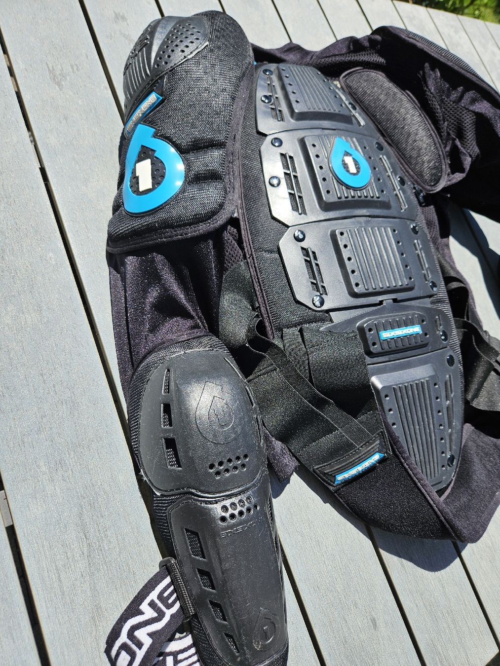 Schutz & Schoner: Protektorenjacke Sixsixone – Gebraucht aus Sins von Flash-man 5