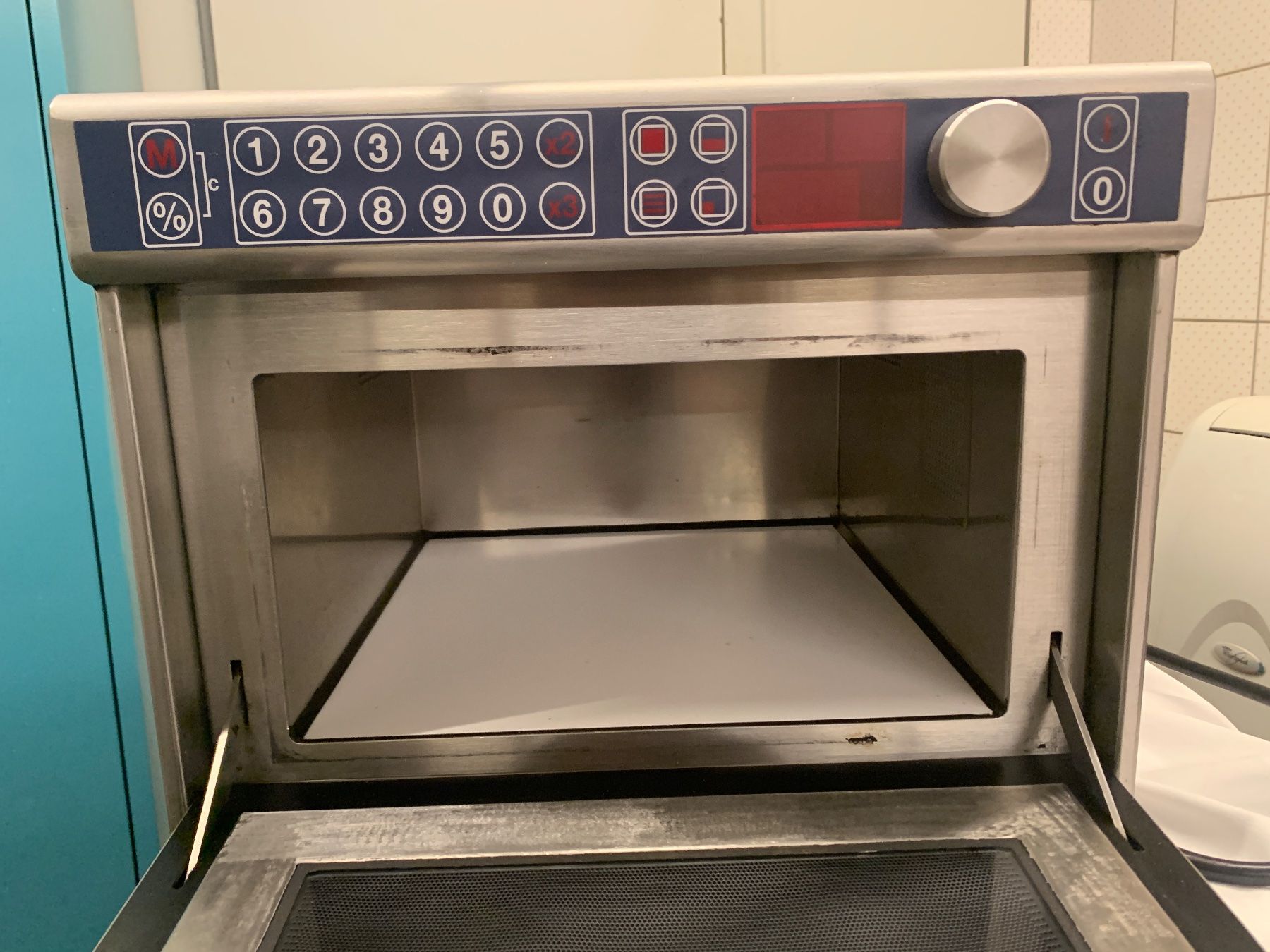 Elettrodomestici da cucina: Gastro Profi Mikrowelle Gigatherm GM 1600 E – Usato da Opfikon venduto da Safside 1
