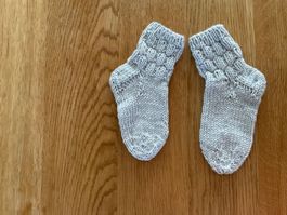 Handgestrickte Babysocken - Fusslänge 13 cm - Grösse 20/21