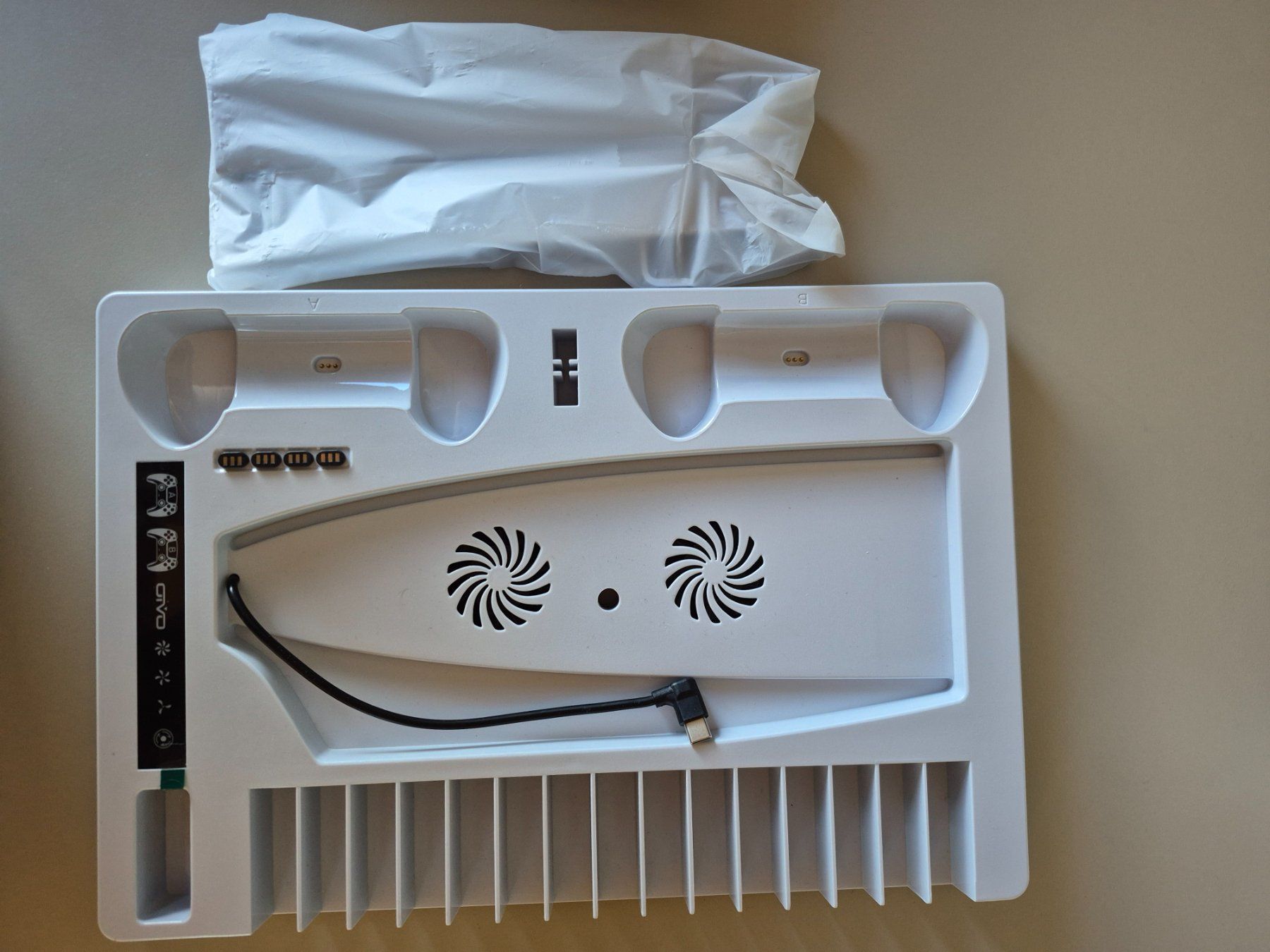Supporti a parete: PS5 Cooling Stand with Controller Charger OTVO – Usato da Winterthur venduto da ale_7v5y 1