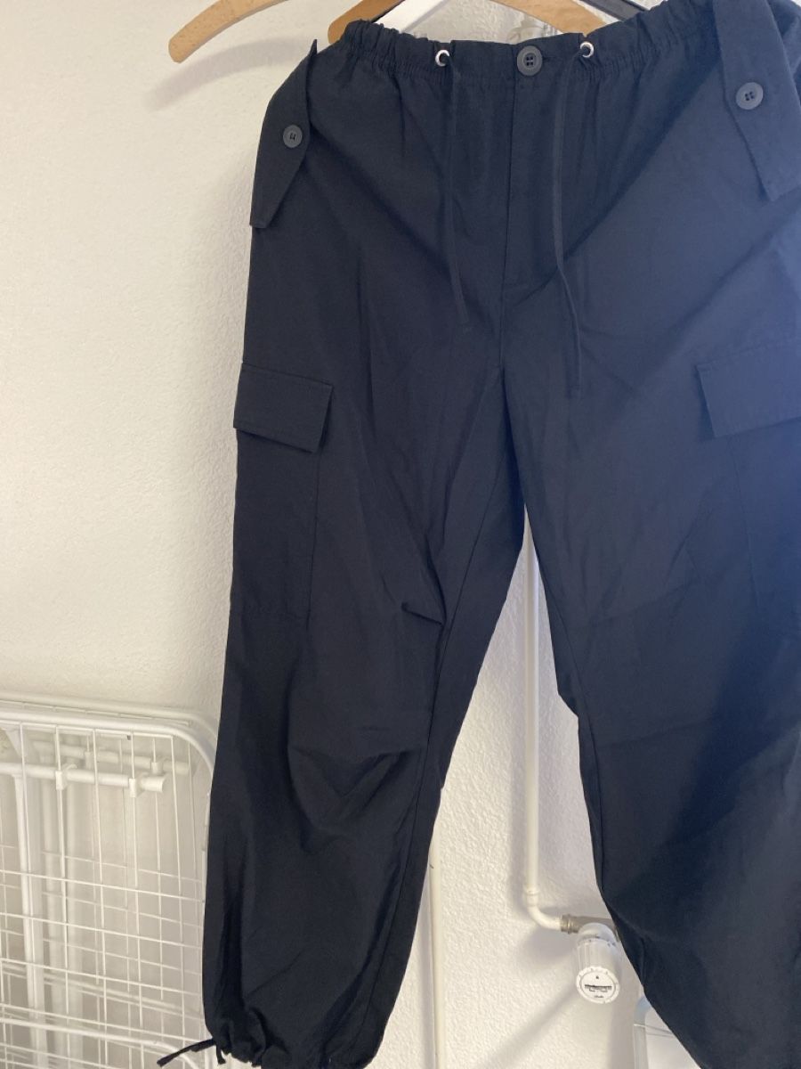 Bershka Pantaloni: Hose schwarz Bershka Gr. XS – Usato da Baar venduto da kamasija 1