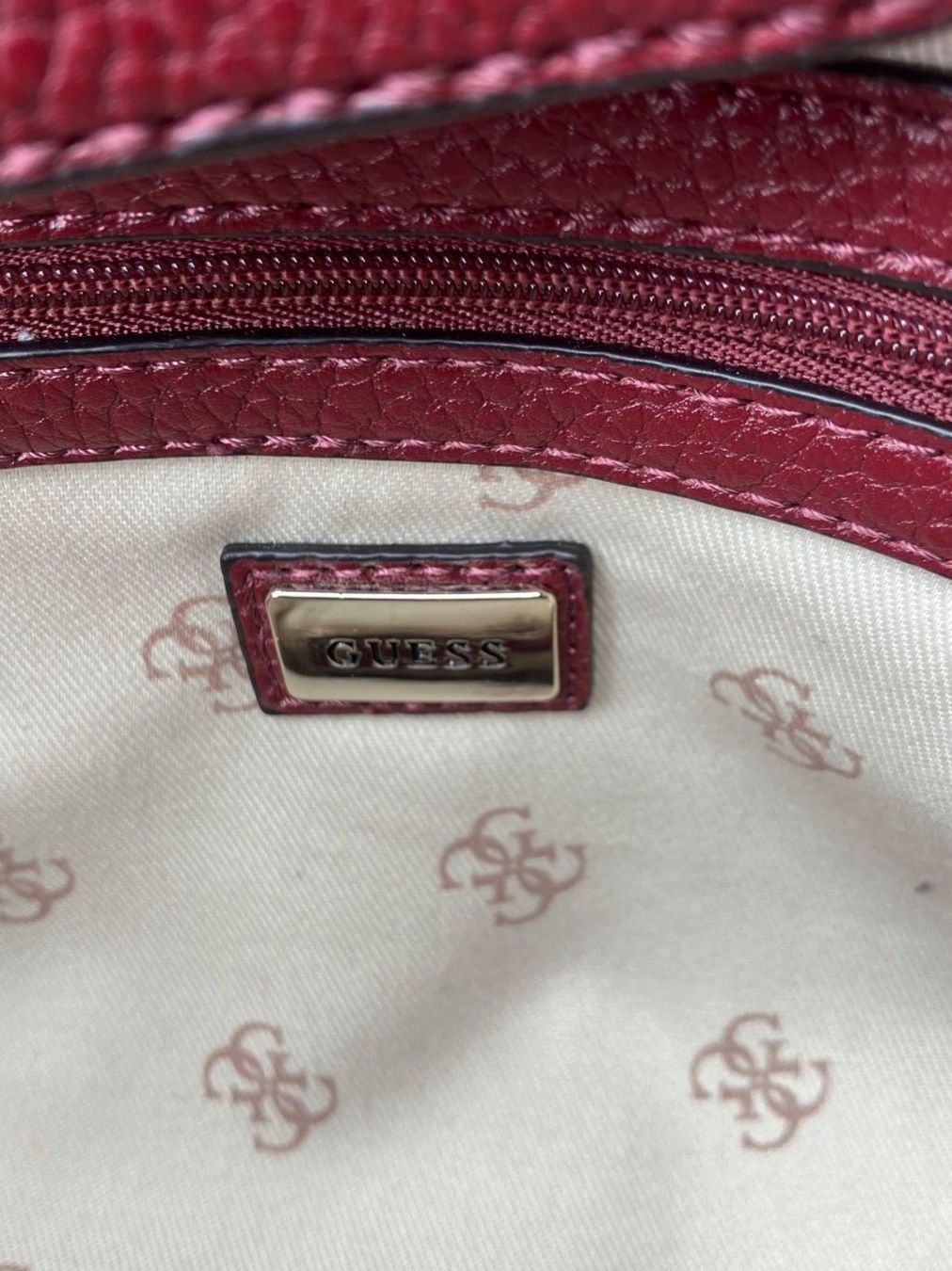 Guess Borse da donna: Neuwertige Tasche von GUESS Farbe berry – Nuovo (secondo la descrizione) da Uster venduto da pri_6r68 6