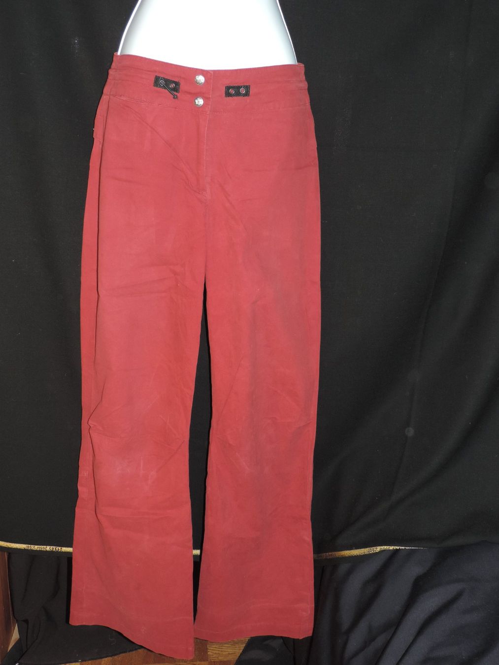 Pantaloni: pantalon droit rouge bordeaux – Usato da Genève venduto da Axelle333 1