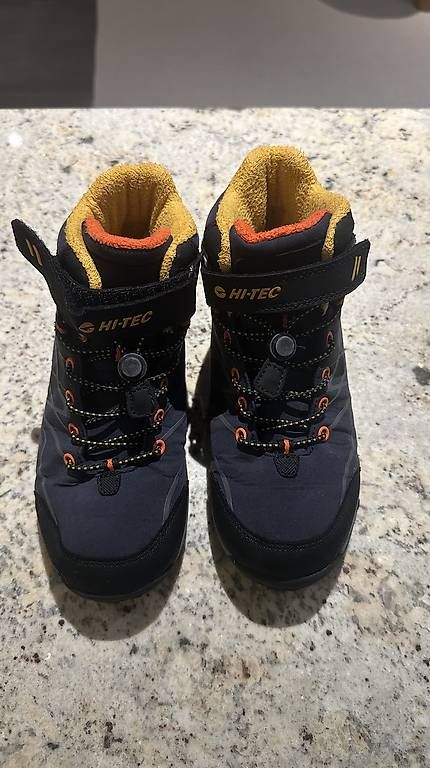 Scarpe per ragazzi: Wanderschuhe hoch, gefüttert Gr.34 – Usato da Pfäffikon ZH venduto da Ekgv
