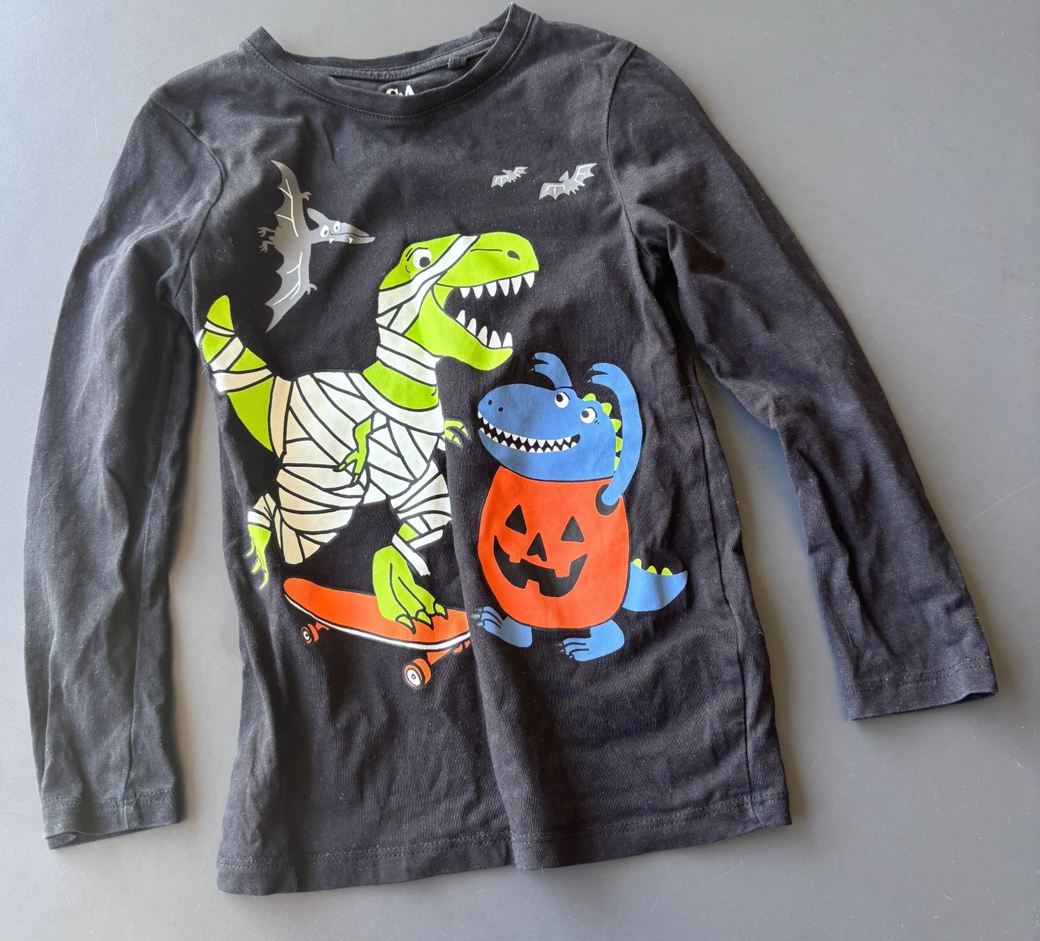 C&A Camicie, T-shirt & Polo: Halloween Langarmshirt Gr 110 – Usato da Brugg AG venduto da tsannen