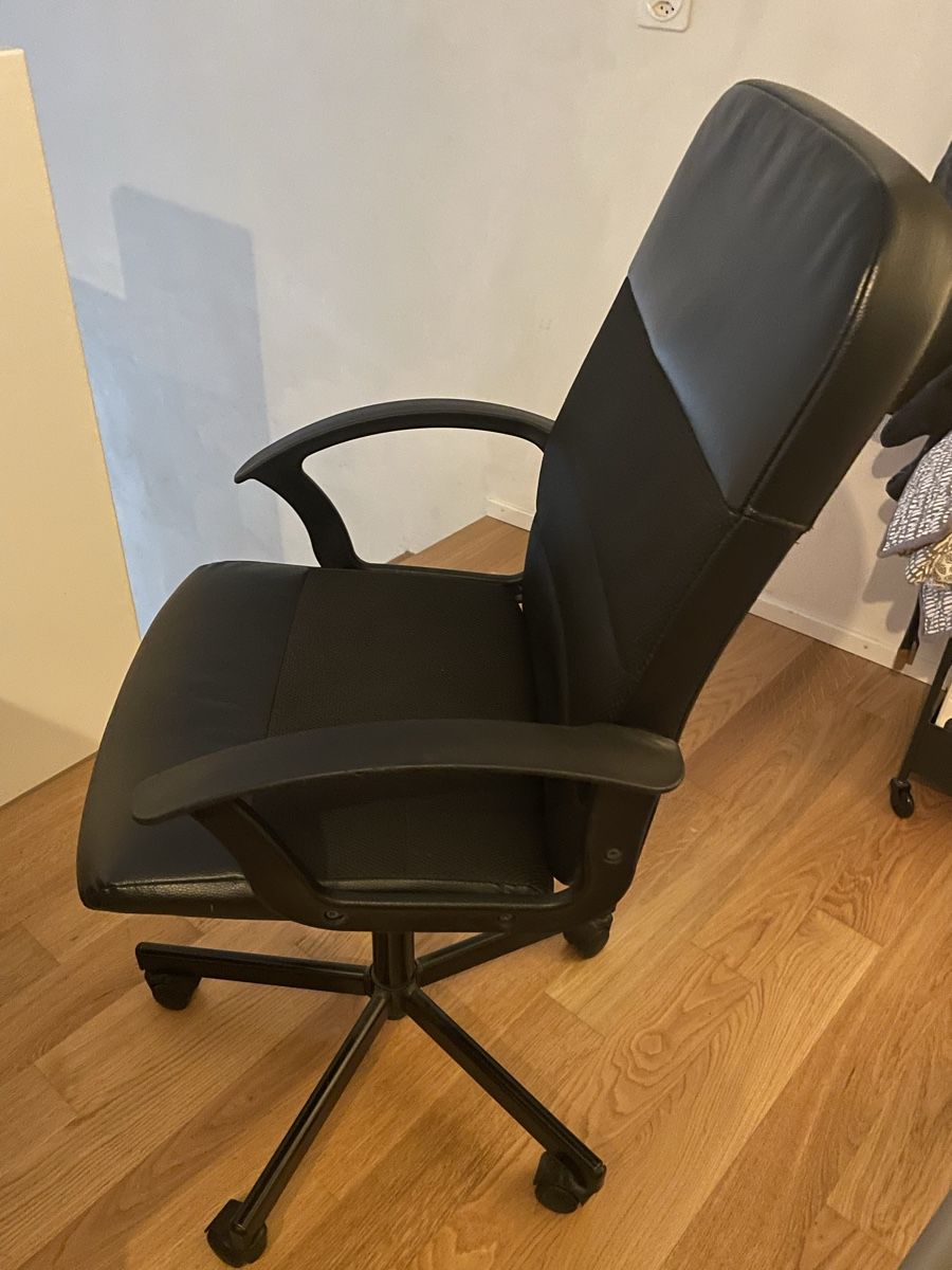Ikea Sedie: Chaise de bureau noir occasion – Usato da Schaffhausen venduto da lau_vjb6 1