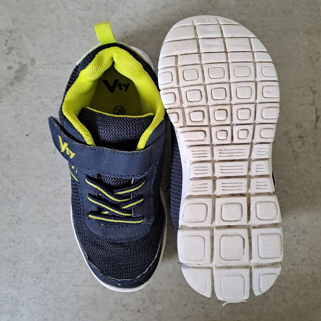 Scarpe per ragazzi: Kinder-Sneakers (Gr. 29) – Usato da Stein AR venduto da foxtown2 3