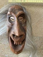Masque traditionnel suisse en bois