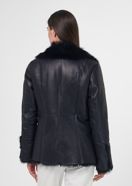 Madeleine Giacche: LAMMFELLJACKE TOSCANA "MADELEINE" – Nuovo (secondo la descrizione) da Zürich venduto da STYLEHAUS 3