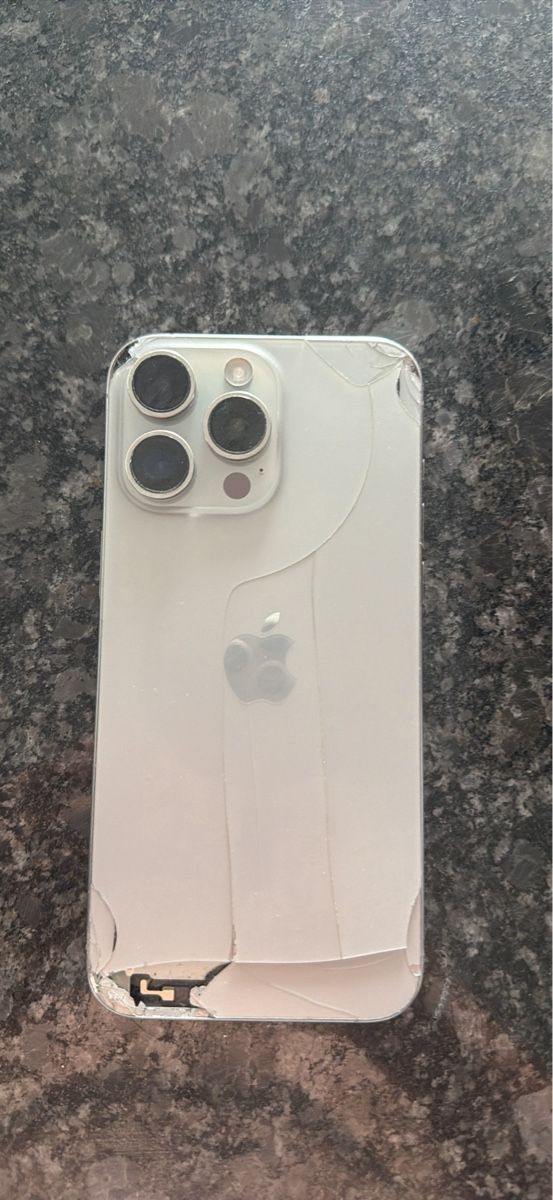 Apple Handys / Smartphones: iPhone 15 pro Max pour pièces - iCloud  – Gebraucht aus Yverdon-les-Bains von ame_7f2x 1
